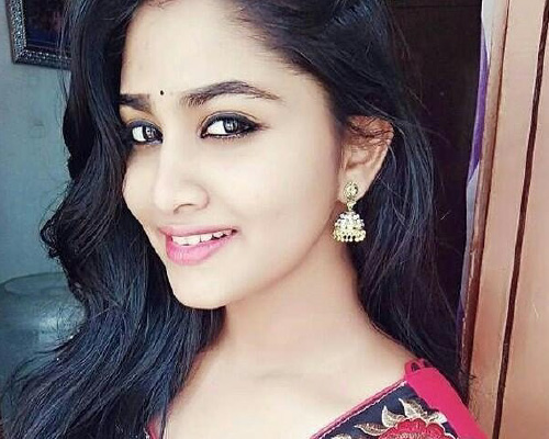 Shivani HD Pictures